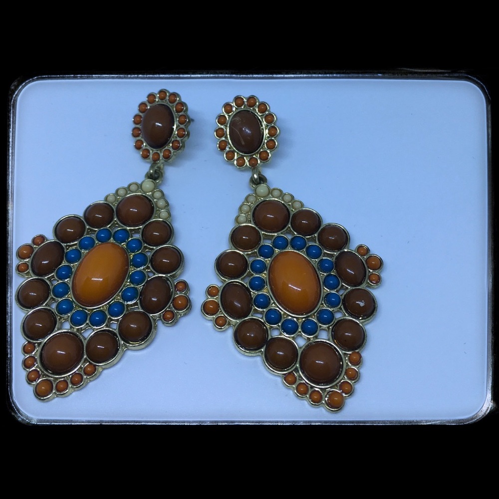 Ladies Fashionable Pierced Earrings